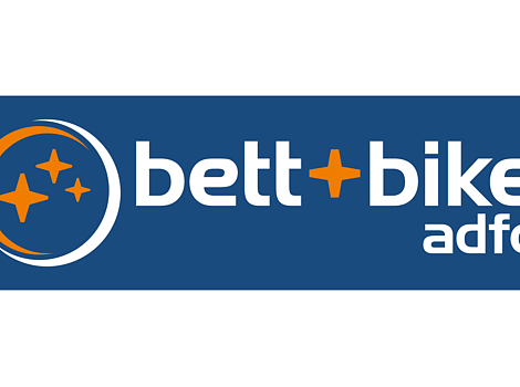 Logo mit blauem Hintergrund, Text "bett+bike adfc" und orange-weißen Sternen in einem Kreis links.